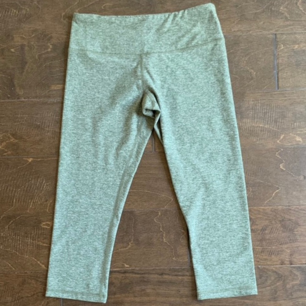 Scorpio Sol Heather Green Crop Leggings